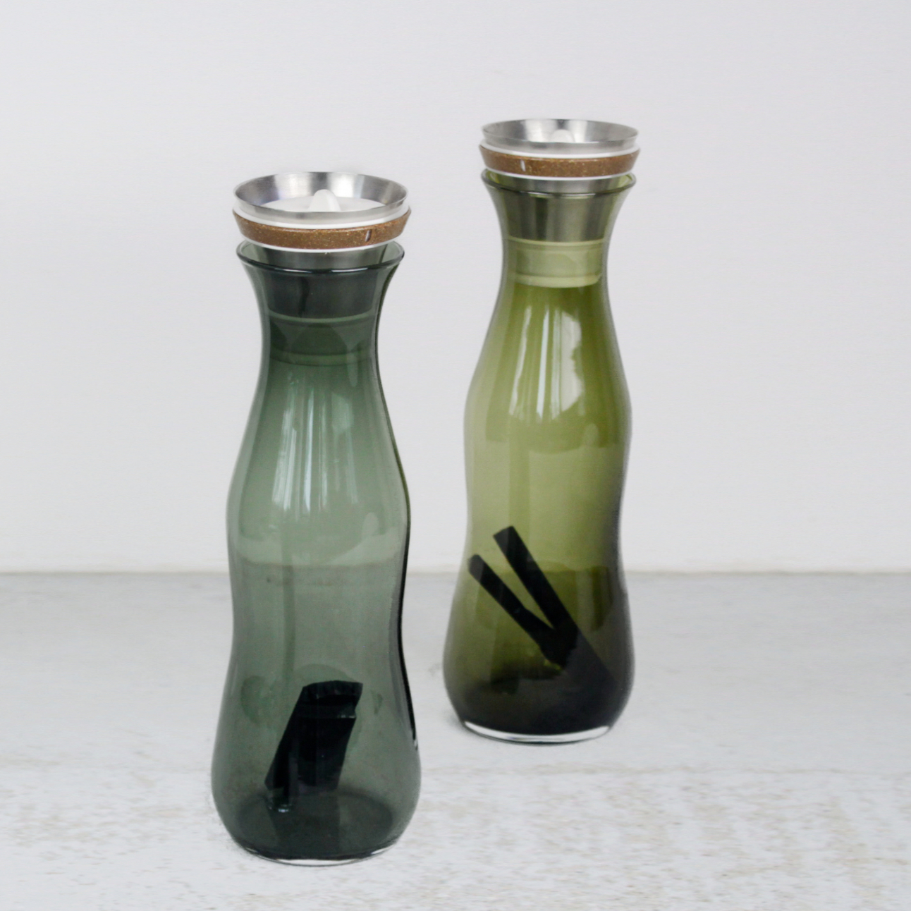 Carafe filtrante : carafe design en verre + 1 charbon végétal BIO